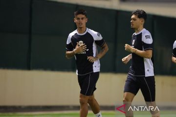 Latihan kedua timnas Indonesia di Bahrain berjalan riang gembira