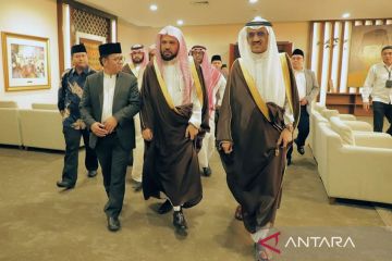 Jadwal Imam Besar Nabawi, bertemu Presiden hingga Imam Shalat Jumat