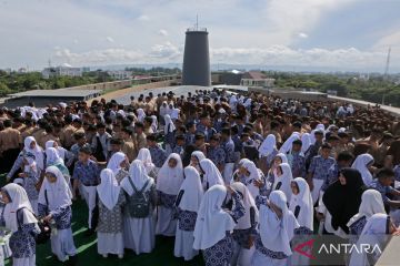 Simulasi evakuasi mandiri tsunami di Aceh