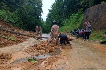 Akses jalan nasional di Kalbar perbatasan RI-Malaysia kembali normal