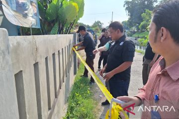 Satpol PP Karawang segel warung remang-remang tempat prostitusi