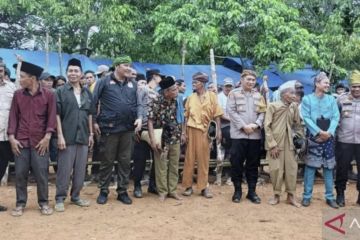 Polres Inhu Riau sampaikan pesan pemilu damai ke Suku Talang Mamak