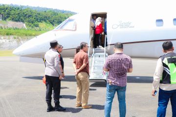 Jenazah Cagub Malut Benny Laos diterbangkan dari Luwuk menuju Jakarta