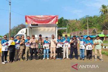 KPU kenalkan pasangan calon dan edukasi pilkada di objek wisata laut