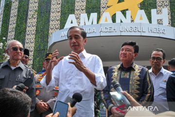 Jokowi tumpangi pesawat komersial pulang ke Solo pasca-purnatugas