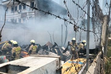 Pengisian daya ponsel diduga picu kebakaran di Cengkareng