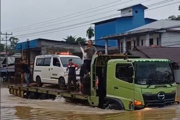 Jalur darat Pontianak-Sanggau terputus akibat banjir di Sosok