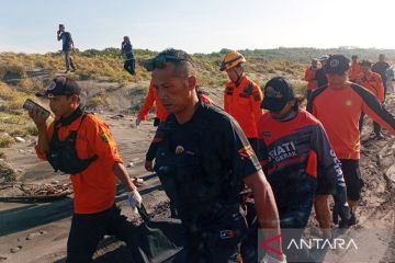 Satu dari tiga nelayan tenggelam di Laut Tegalbuleud ditemukan