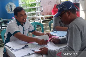 Pelayanan mobil keliling Disdukcapil di Kelurahan Saigon.