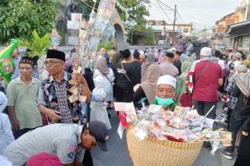 Mengenal tradisi "rebaq jangkeh" penutup bulan maulid di Mataram