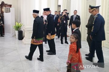 Gibran lakukan prosesi penyerahan memori jabatan bersama Ma'ruf Amin