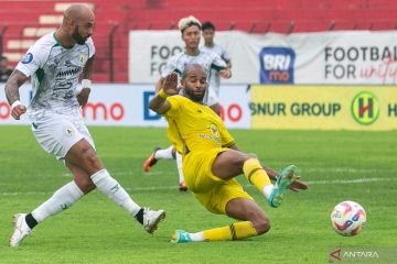 Phil Ofusu-Ayeh masih harus absen membela PSS Sleman