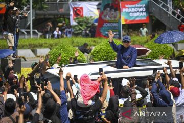 Naik Maung Garuda, Prabowo sapa warga di Bundaran HI