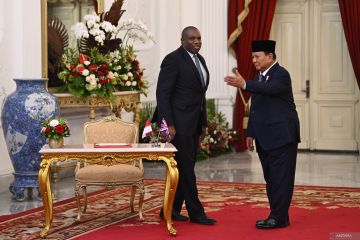 Presiden Prabowo menerima Menteri Luar Negeri Inggris di Istana Merdeka