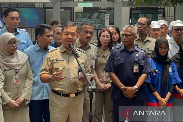 Teguh Setyabudi lakukan uji coba makan siang bergizi gratis di SMKN 26