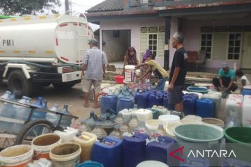 PMI Cianjur distribusikan 10 ribu liter air bersih untuk dua kecamatan