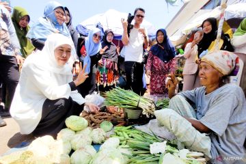 Khofifah siapkan Program Pendampingan Literasi Digital bagi pedagang