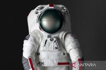 Prada rancang baju astronaut bersama Axiom Space