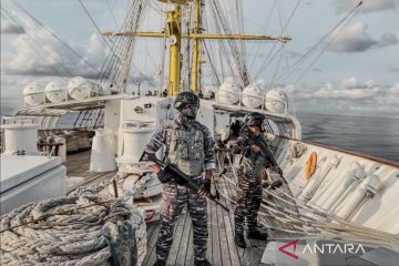 KRI Bima Suci siaga saat berlayar pulang melintasi Laut Sulu