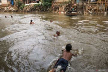 Dharma janjikan normalisasi 13 sungai di minggu pertama menjabat