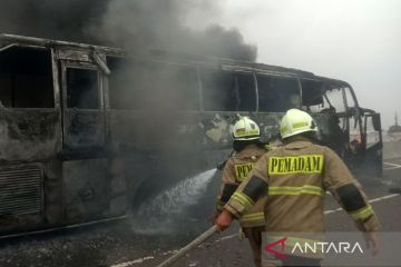 Bus pariwisata terbakar, polisi sebut ada percikan api di aki AC