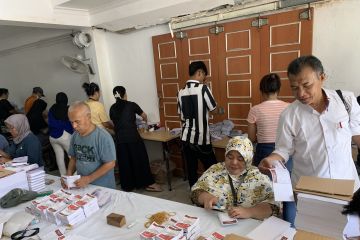 KPU Jakut targetkan selesai sortir-lipat surat suara tiga hari lagi