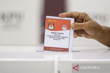 Simulasi pemungutan suara sebagai pemanasan petugas dan warga lakukan Pilkada 2024