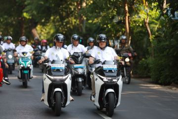 PLN Jatim kembali pecahkan rekor MURI konvoi motor listrik terbanyak