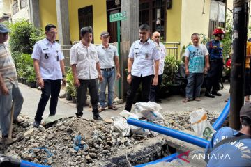 Gulkarmat Jakpus pasang hidran mandiri di Karet Tengsin