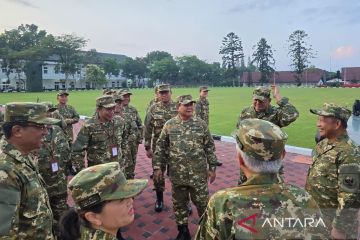 Penampakan anggota Kabinet Merah Putih kenakan seragam komcad di Akmil