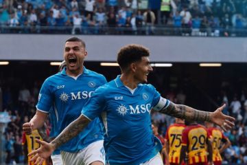 Napoli masih puncaki klasemen usai menang tipis 1-0 lawan Lecce