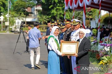 Pemkot Surabaya apresiasi 36 generasi muda terbaik