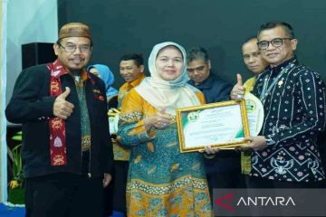 Prodi Administrasi Pendidikan ULM terima APMAPI Award 2024