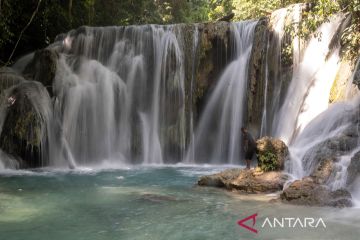 Obyek wisata air terjun Piala di Banggai