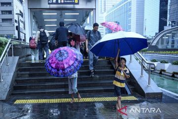 BMKG memprakirakan Jakarta dan Kepulauan Seribu diguyur hujan ringan