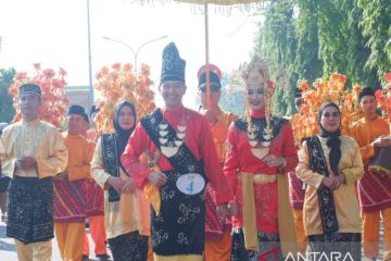 Lomba arakan pengantin HUT ke-253 Kota Pontianak