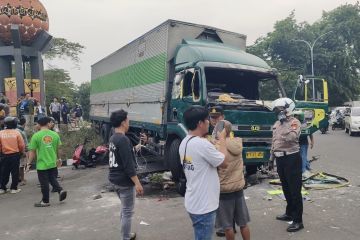 Terpopuler, kecelakaan truk kontainer hingga Jenderal pecahkan rekor