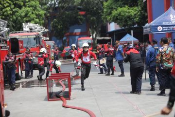 Gulkarmat Jakut gelar lomba padamkan kebakaran yang diikuti relawan