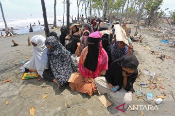 Puluhan imigran Rohingya mendarat di pantai Aceh, enam di antaranya meninggal dunia