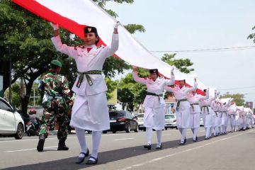 Bendera merah putih sepanjang 1.000 m dibentangkan di Karanganyar