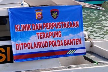 Ditpolairud Polda Banten hadirkan klinik terapung gratis di Anyer