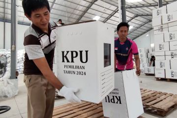 KPU Kota Semarang kerahkan 50 tenaga lepas untuk rakit kotak suara