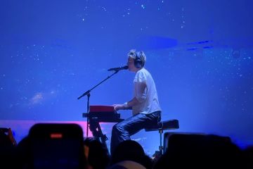 LANY rajin abadikan momen dengan fans dan sukses gelar 2 hari tour