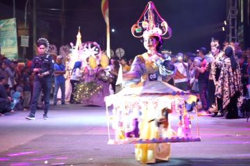 Pagelaran "Batik Night Carnival" sebagai panggung eksistensi batik