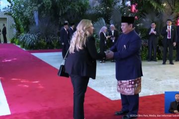 Prabowo kenakan baju adat Betawi saat pelantikan