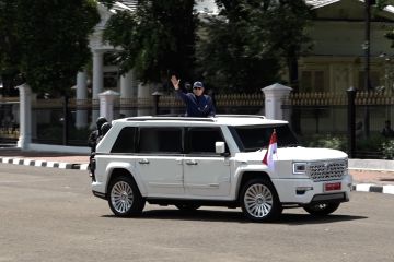 Prabowo Subianto tiba di Istana naik maung garuda putih