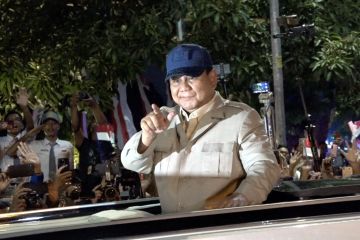 Ratusan warga antusias sambut Presiden Prabowo yang tiba di Akmil