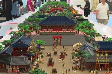 Lukisan China kuno kembali hidup lewat diorama Lego terbesar di dunia