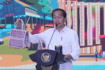 Pamerkan tas Aceh, Jokowi sebut setara dengan Chanel dan Louis Vuitton