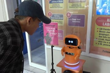 Puskesmas Dinoyo Kota Malang layani pengunjung dengan robot AI